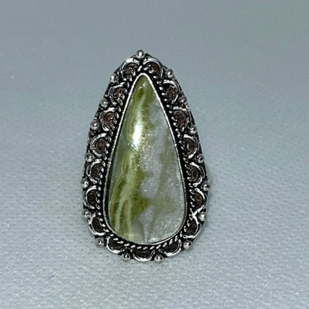 Size 9 green white jasper or agate crystal gemstone ring 1-1/4" silver statement